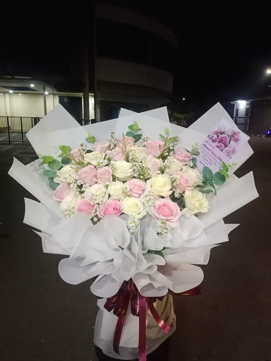 Pilihan Rangkaian Bunga untuk Lamaran dan Tunangan