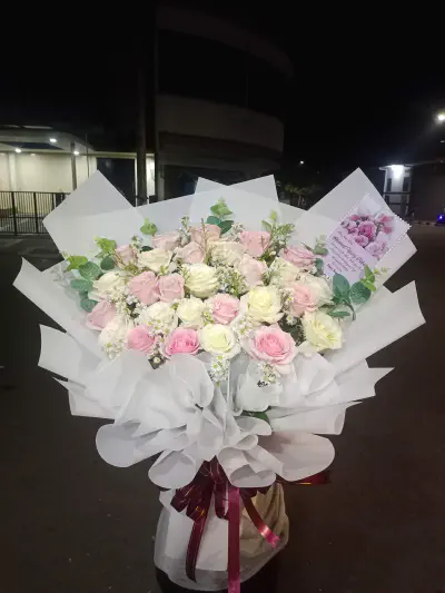 Pilihan Rangkaian Bunga untuk Lamaran dan Tunangan