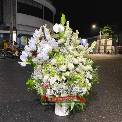 Mengatasi Bau Tidak Sedap pada Vas Bunga