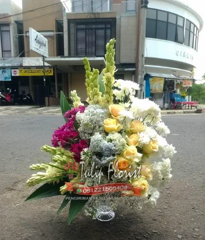 Panduan Menata Bunga di Meja Kerja untuk Booster Produktivitas